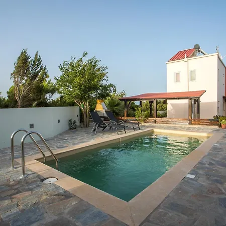 Verona Pool * Lachania