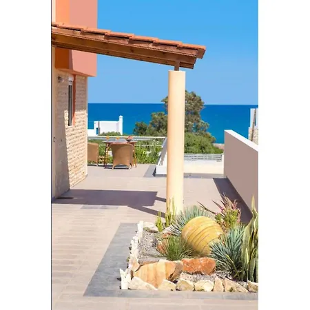 Villa Verona Pool * Lakhania